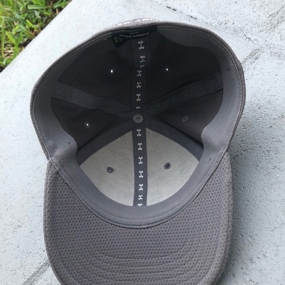Boys Gray Under Armour Hat. - Picture 3 of 4